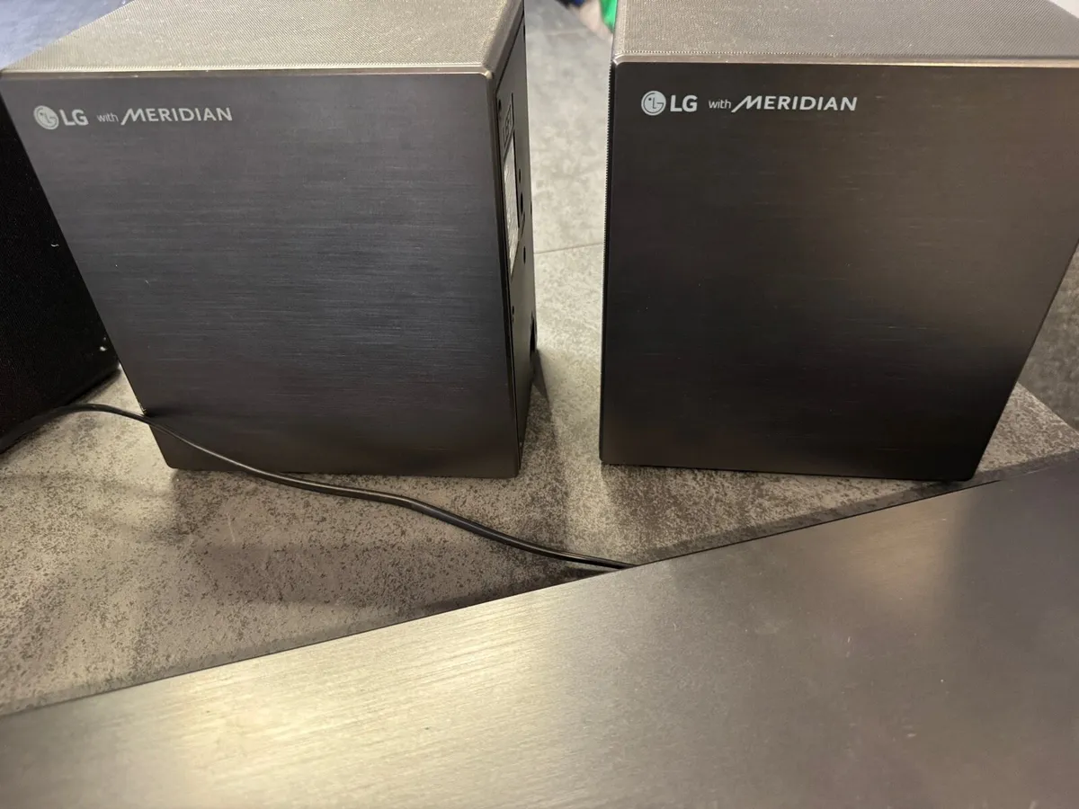 LG high definition 7.1 channel soundbar - black - Image 2