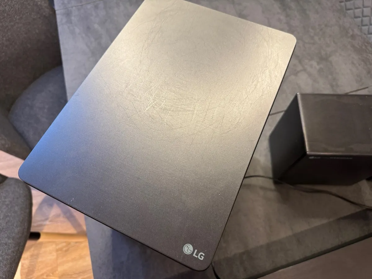 LG high definition 7.1 channel soundbar - black - Image 3