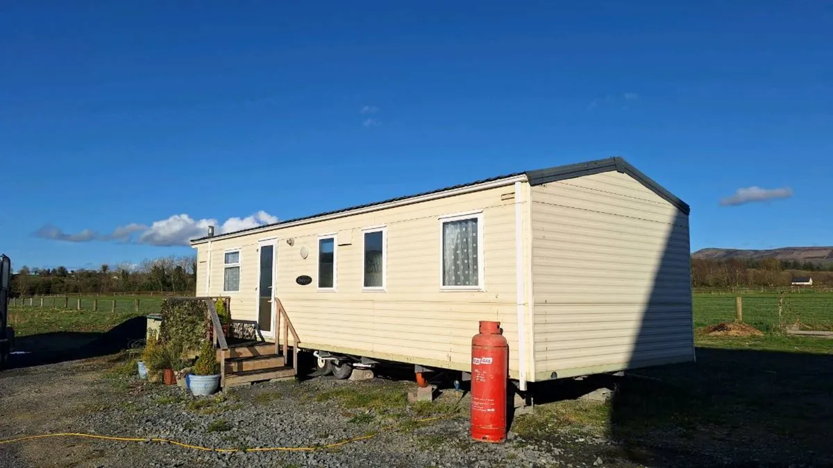 Immaculate 3 Bed Mobile Home - Image 2