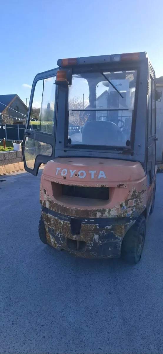 Forklift - Image 4