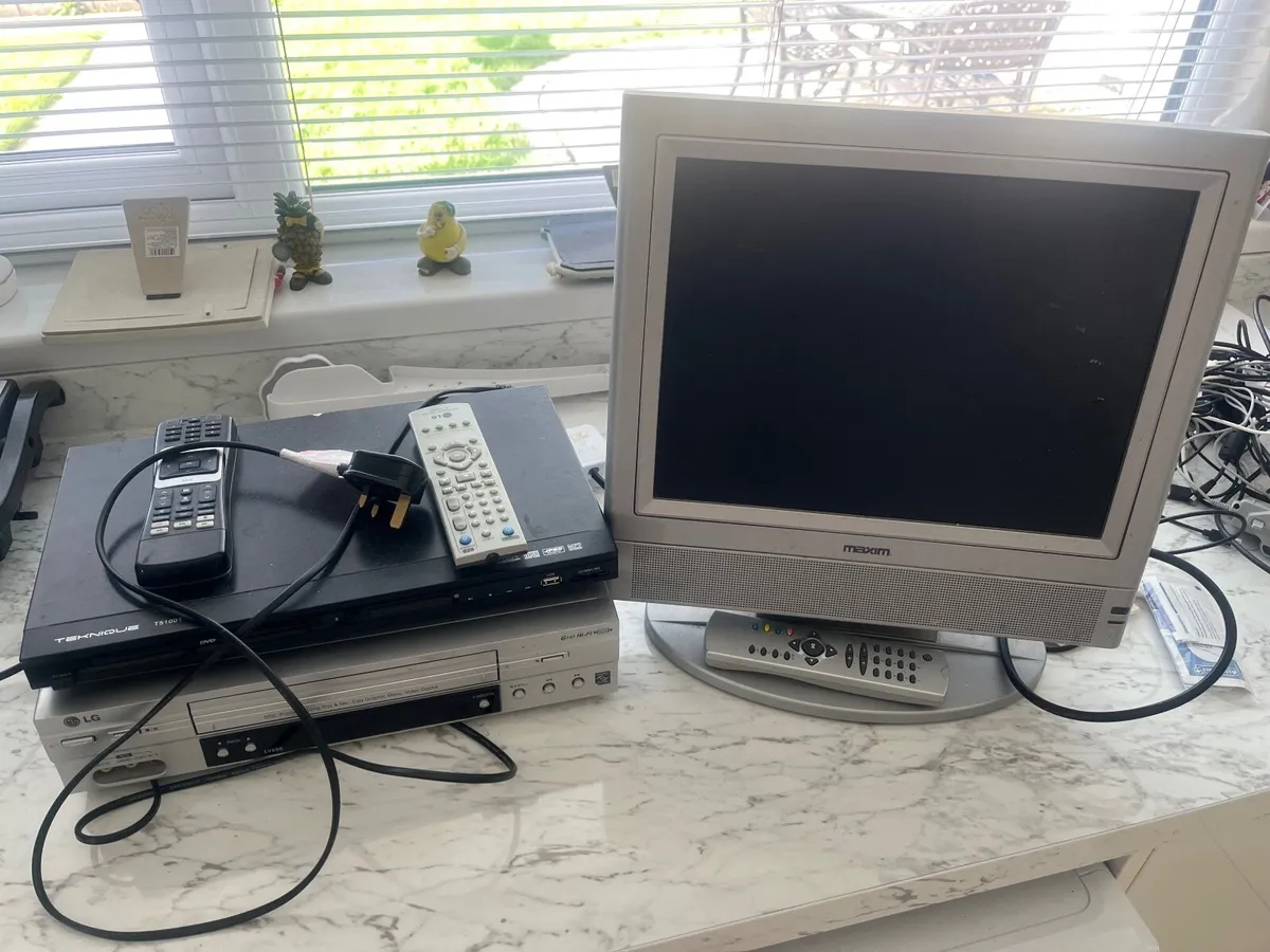 Video player dvd player small tv