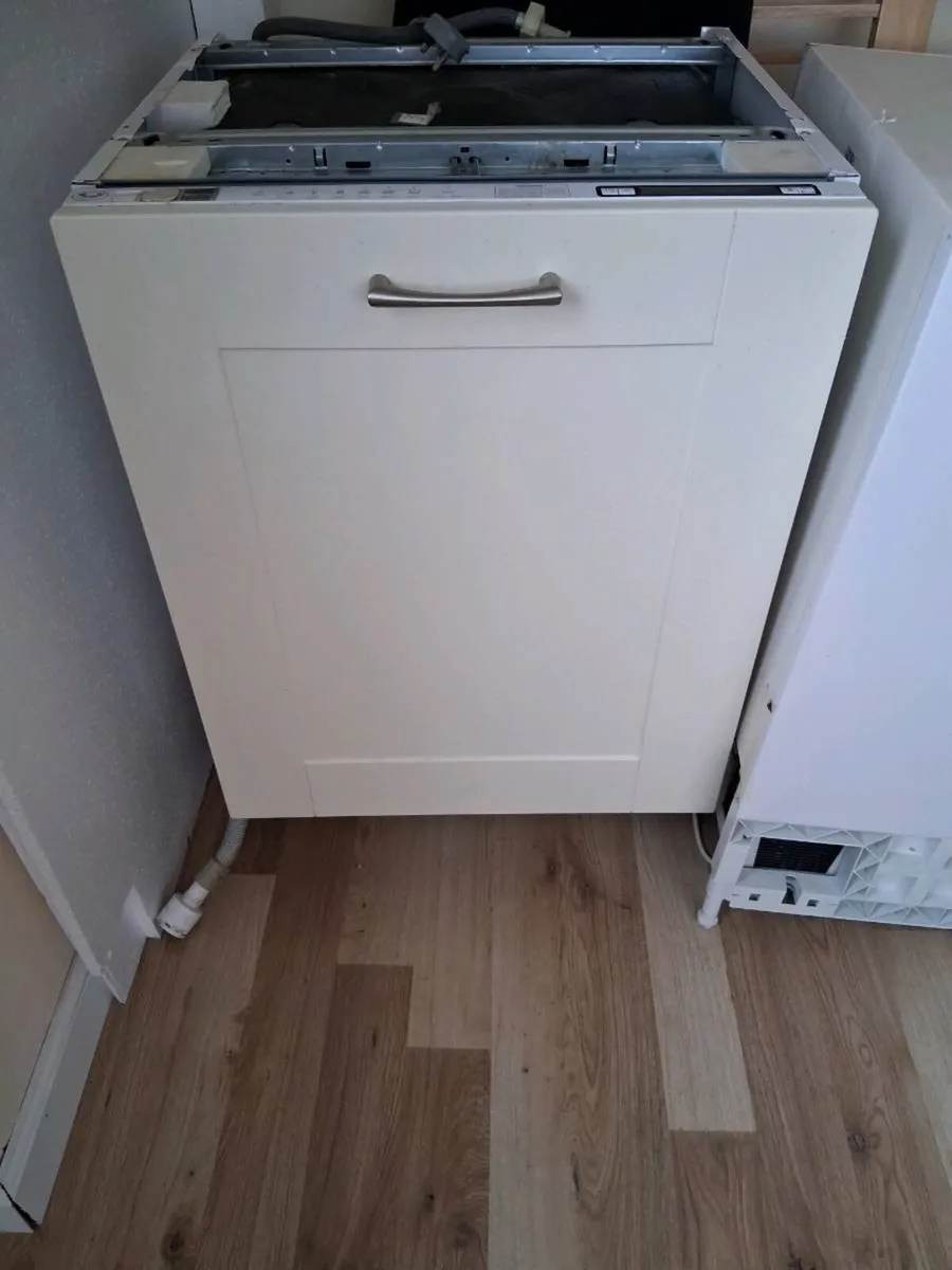 Cooker dishwasher fridge - Image 3