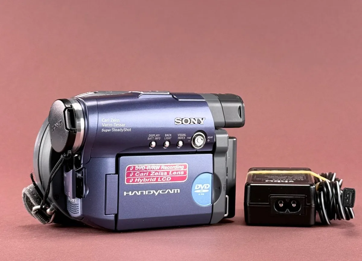 Sony Handycam DCR-DVD91E - Image 1