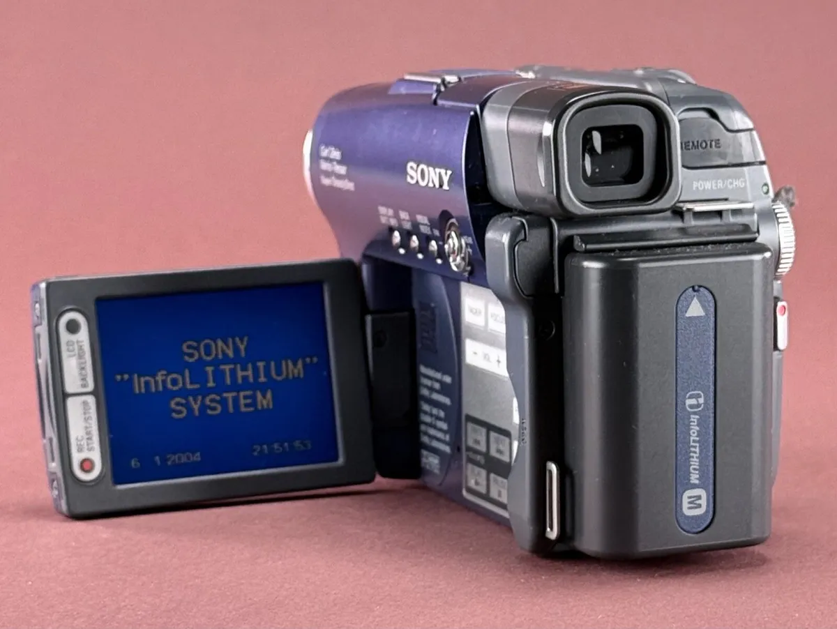 Sony Handycam DCR-DVD91E - Image 2