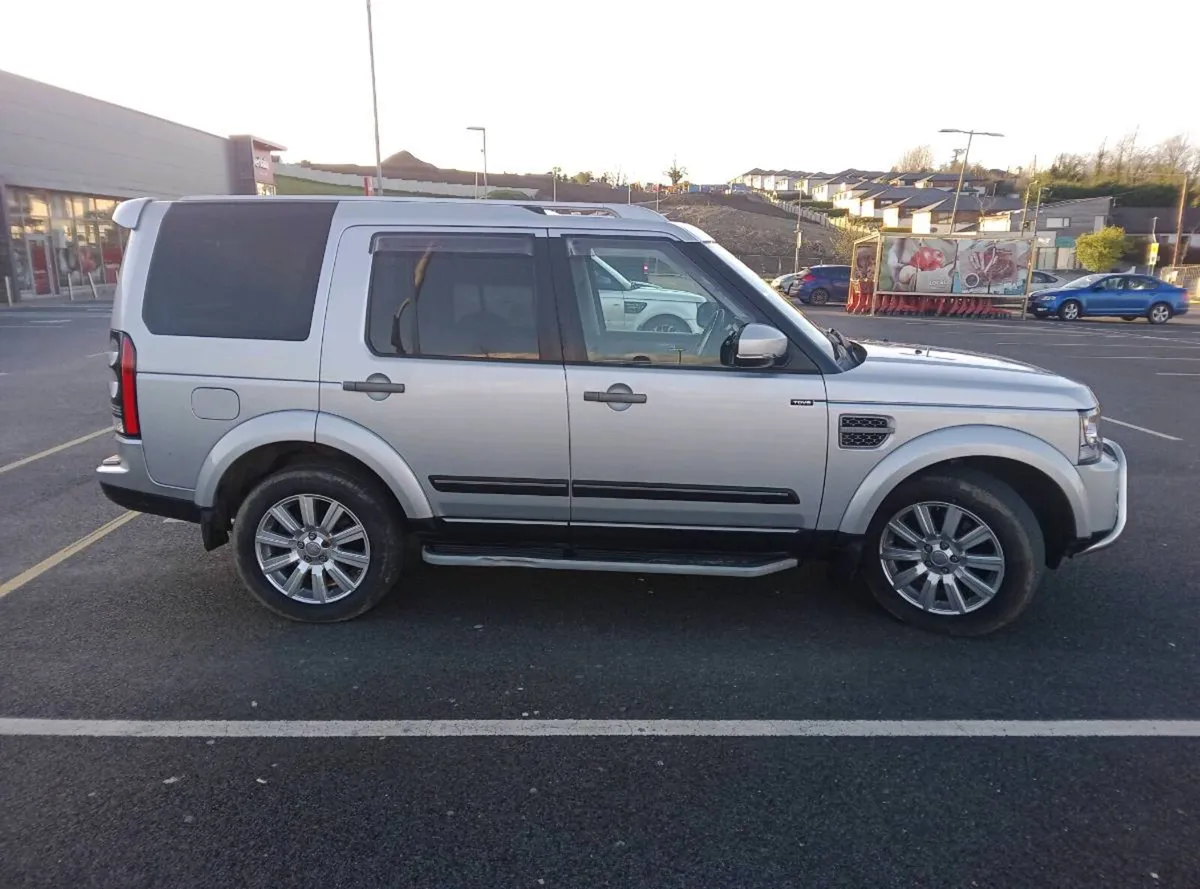 Land Rover Discovery 4 - Image 4