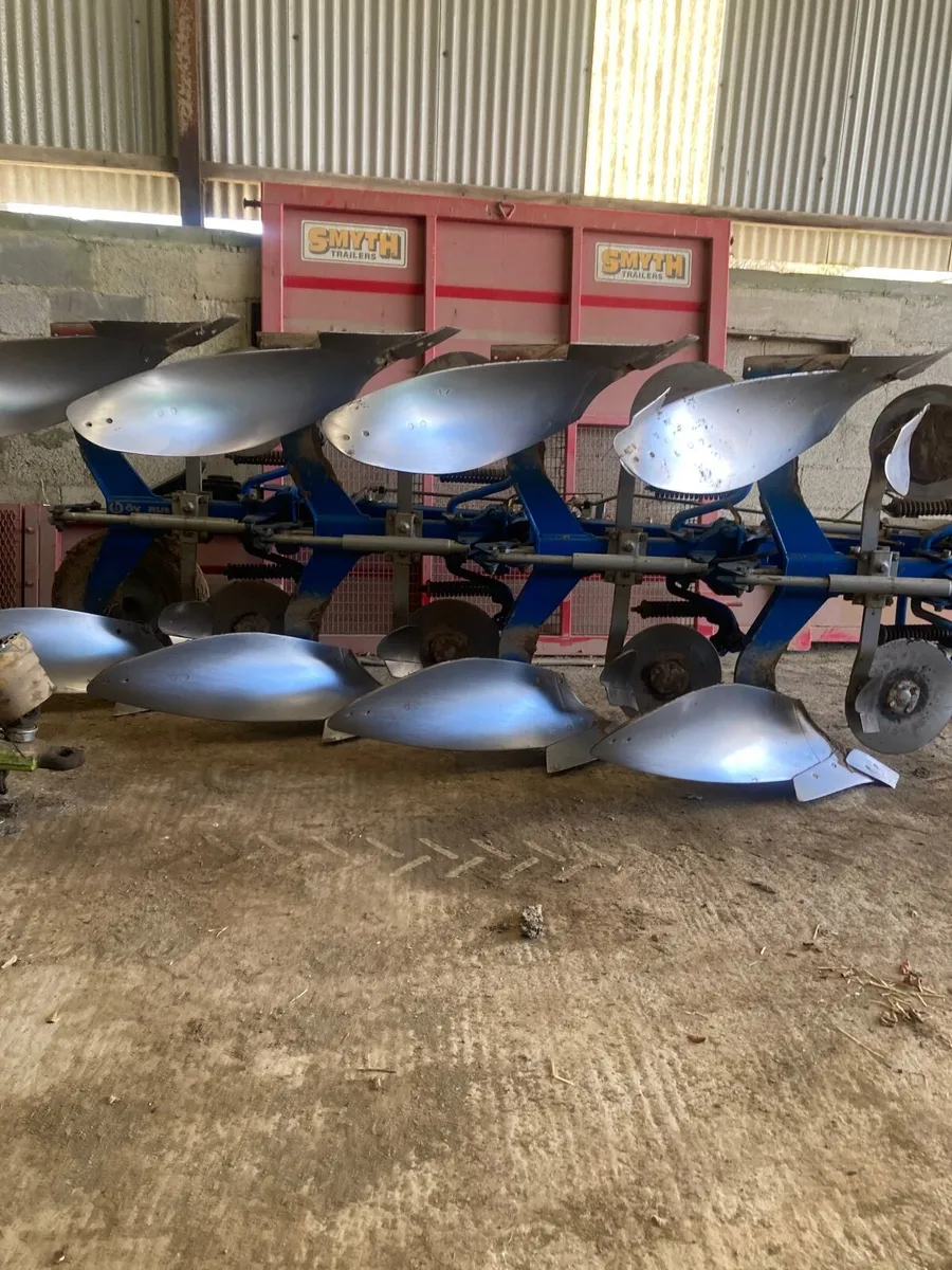 Plough - Overum 4 furrow - Image 3