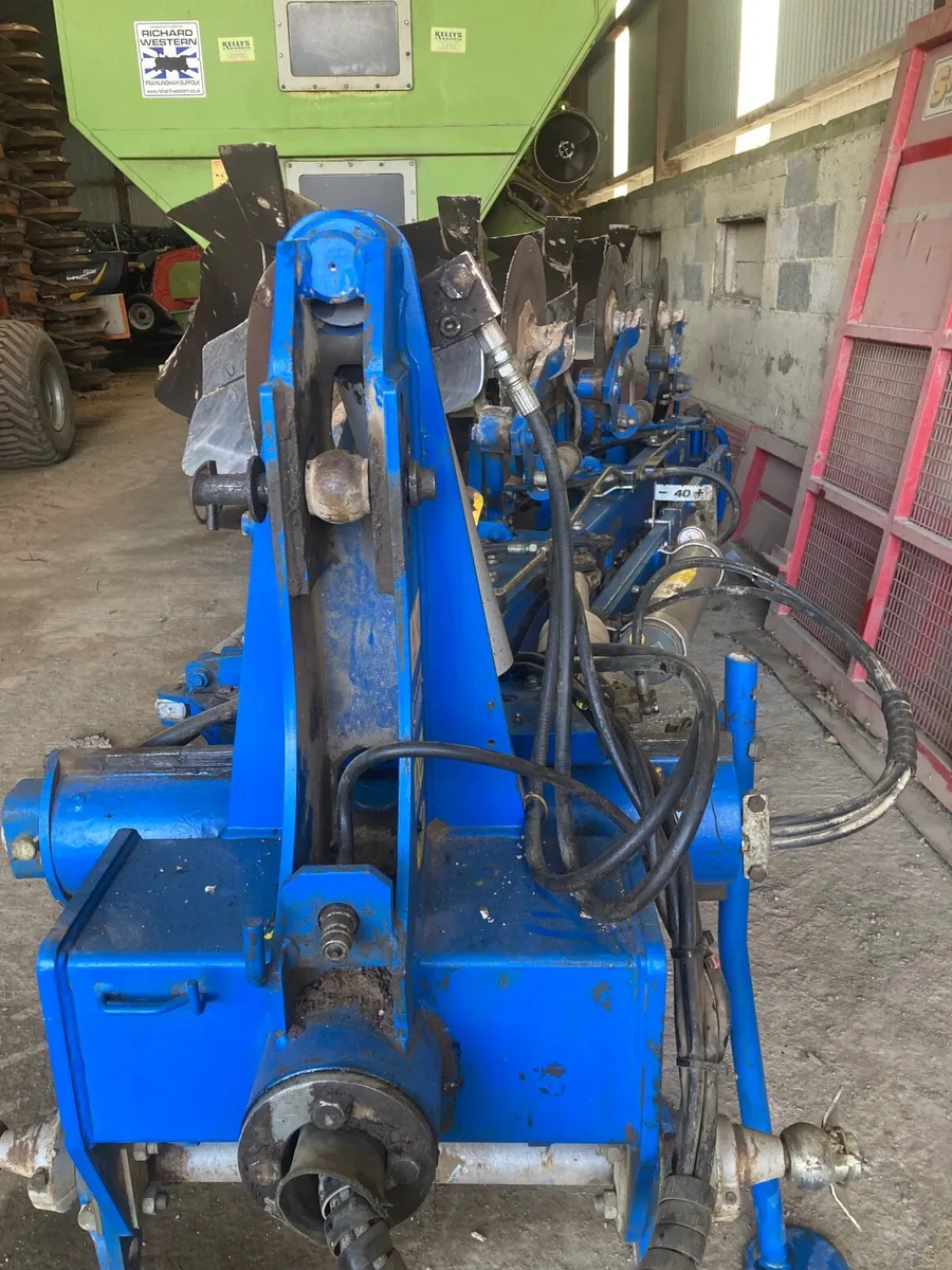 Plough - Overum 4 furrow - Image 4