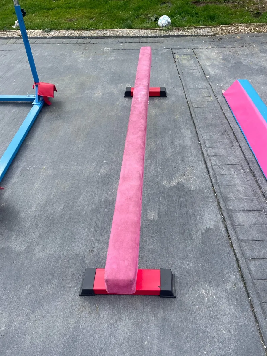 Gymnastics beam - Image 1