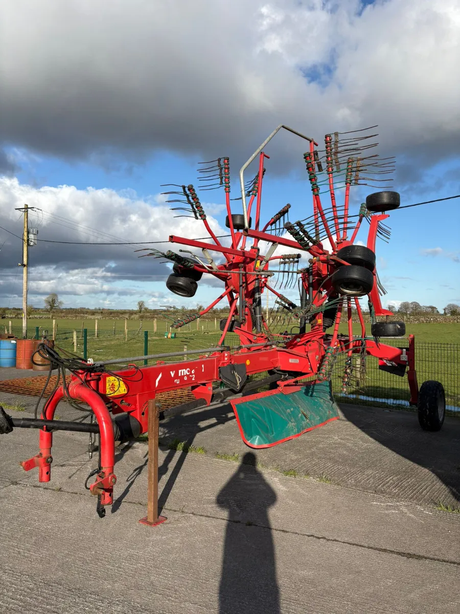 2015 Kverneland Rake - Image 1