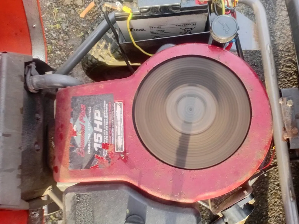 Ride on lawnmower - Image 3