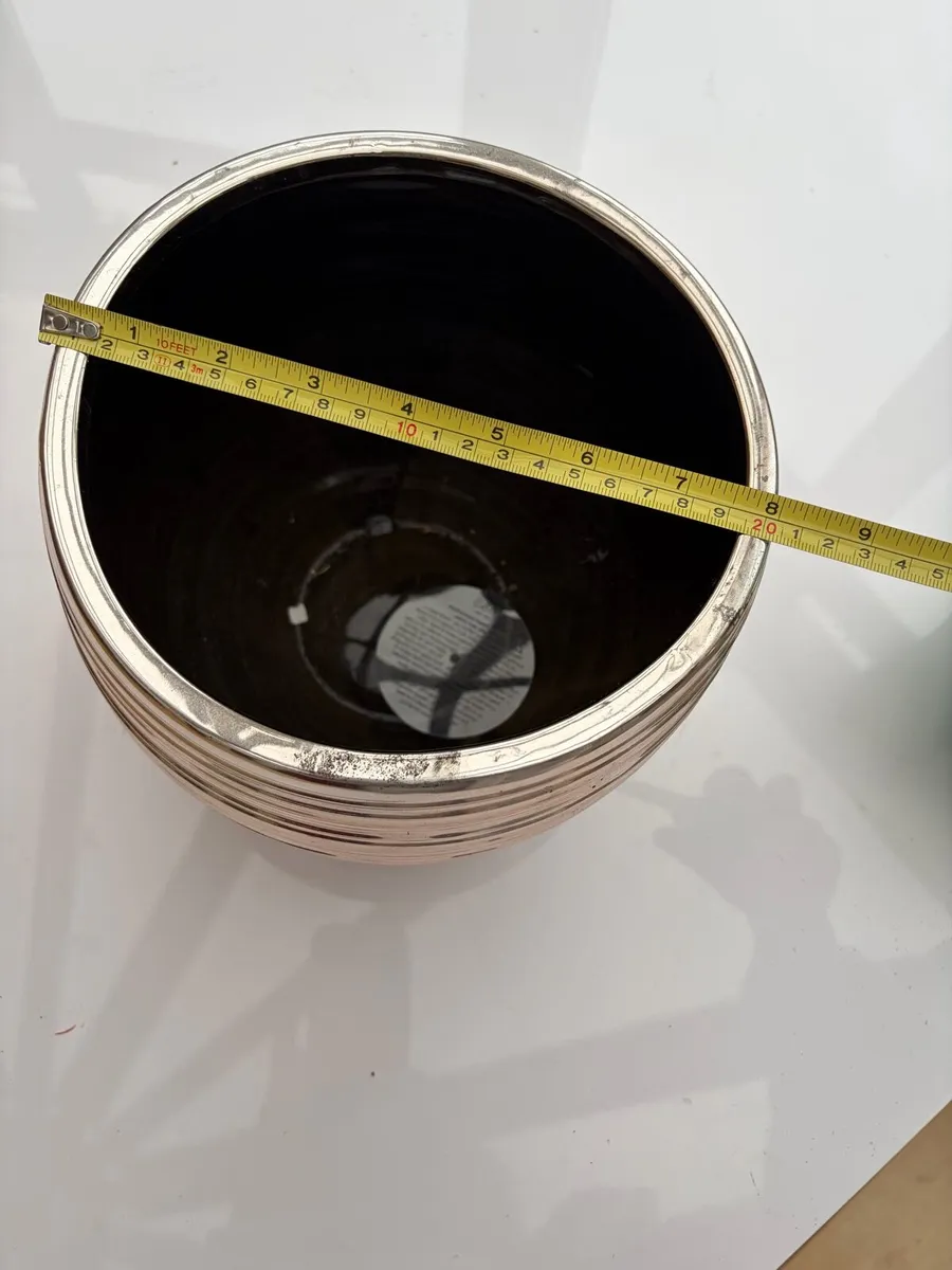 Modern metallic ribbed pot plant / Decorative Bowl - Image 4