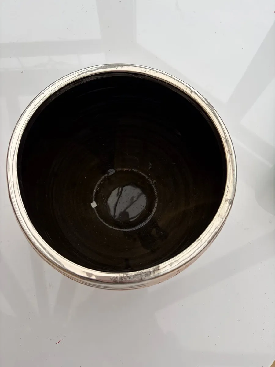 Modern metallic ribbed pot plant / Decorative Bowl - Image 3