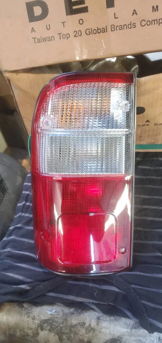 LH REAR LAMP TOYOTA HI-LUX 1998-2005 - Image 1