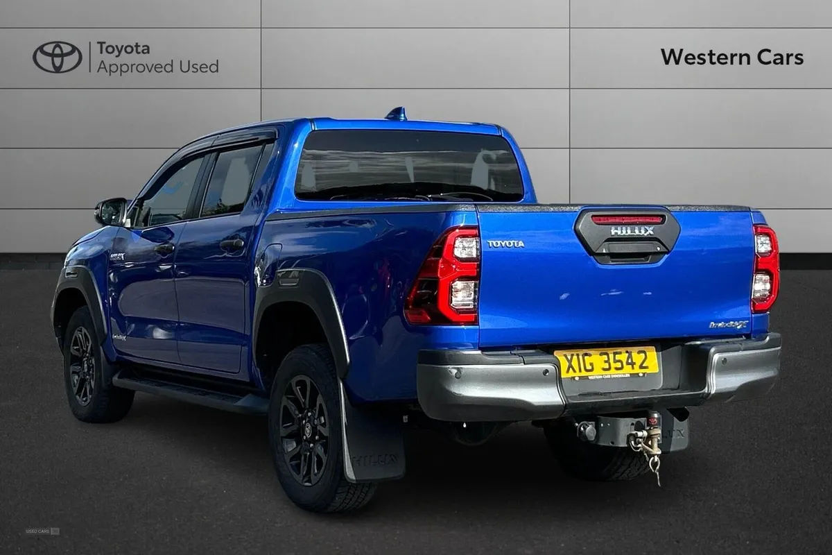 Toyota Hilux 2.8 D-4D Invincible X Auto 4WD Euro 6 - Image 4