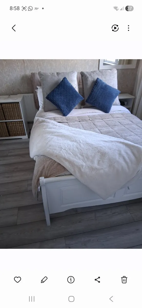 Double bed - Image 1