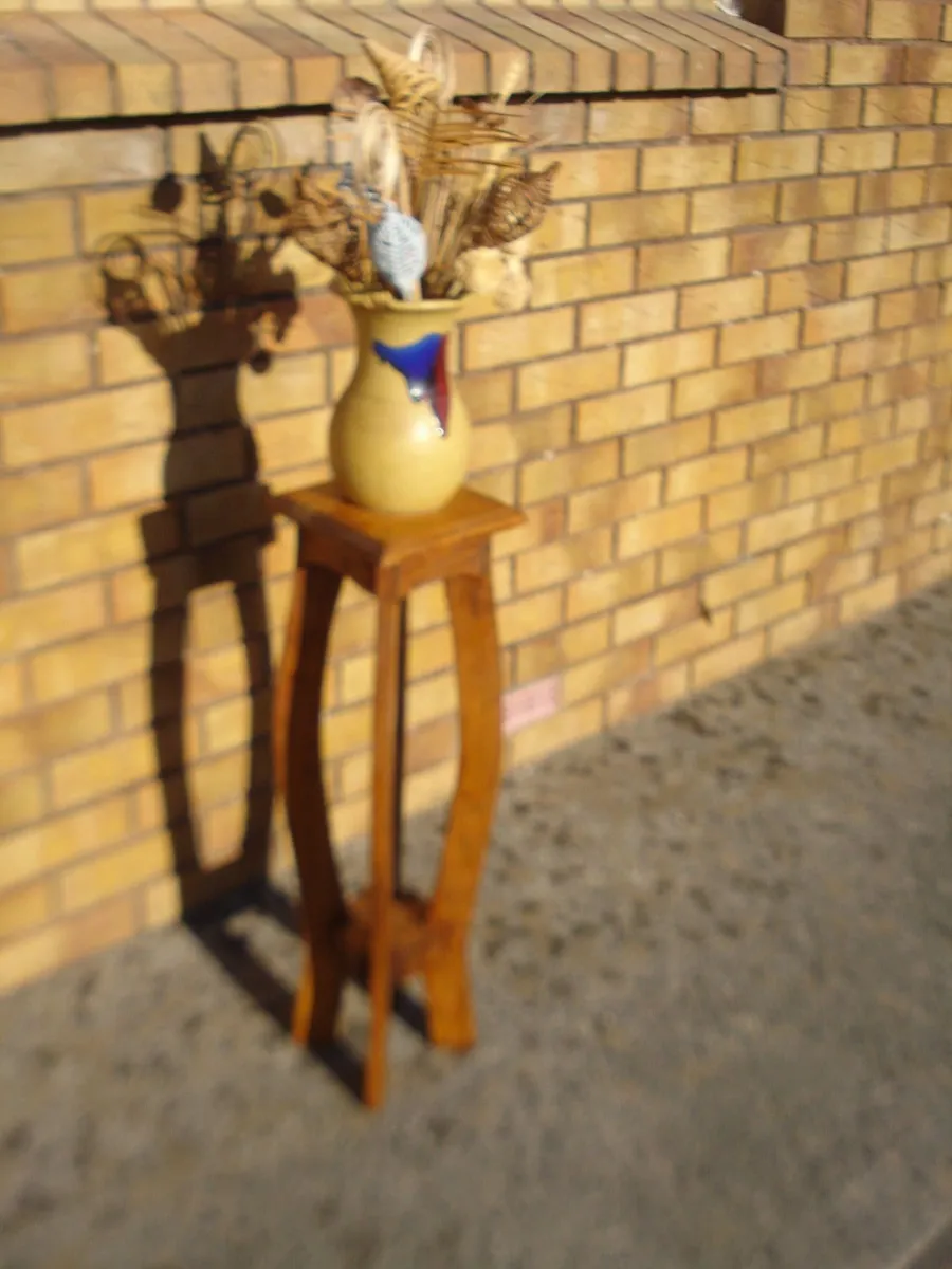 RUSTIC MEXICAN PINE PLANT STAND. - Image 1