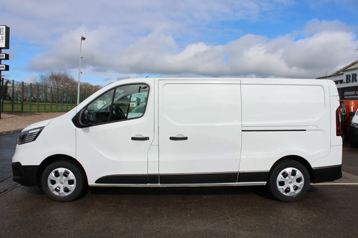 2023 Renault Trafic LL30 Business+ - Image 2