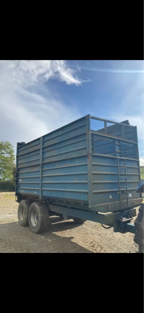 Silage trailer