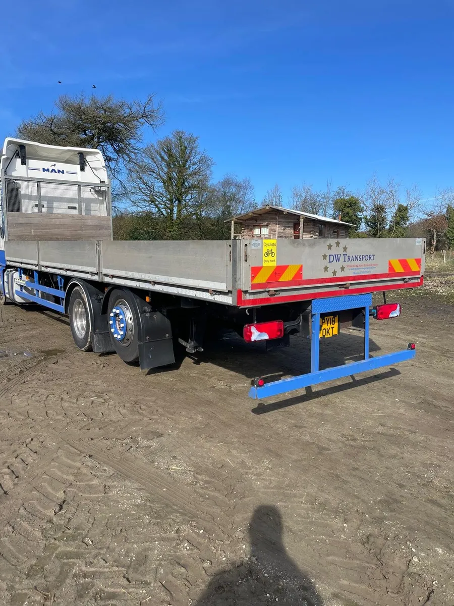 29 foot flat bed body - Image 1