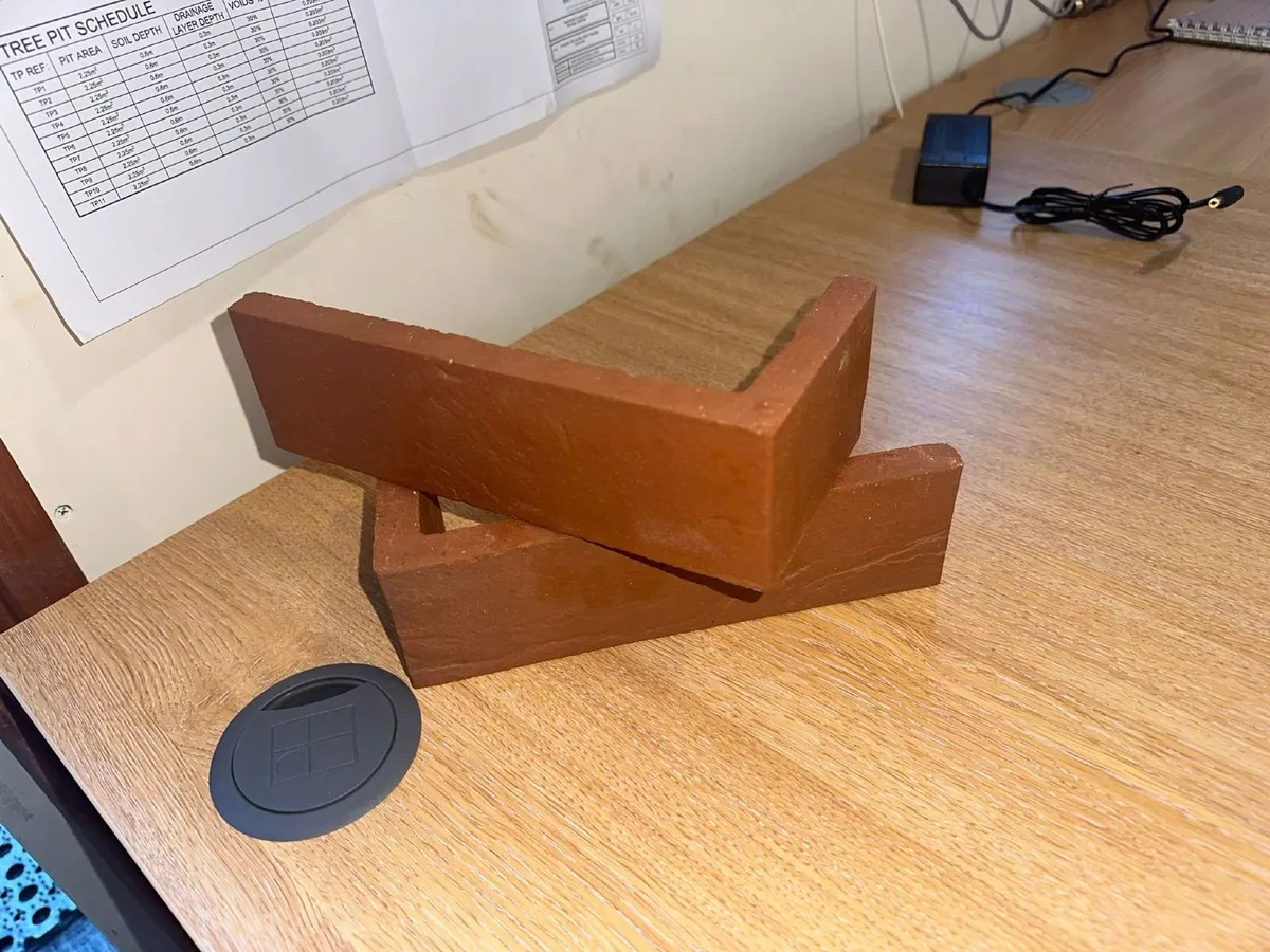 Ibstock  Neptuno red brick slips & corners - Image 4