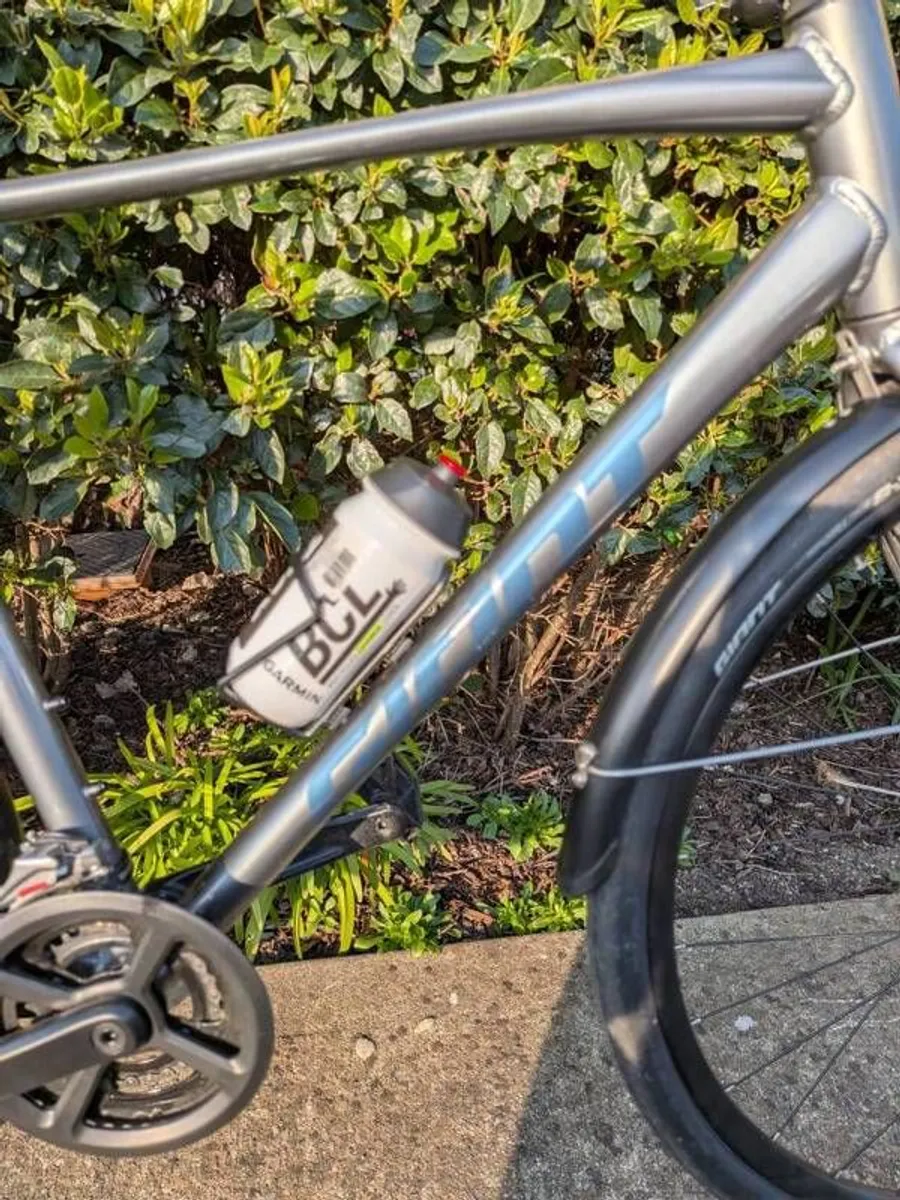 Giant Escape bike - excellent condition - Image 4