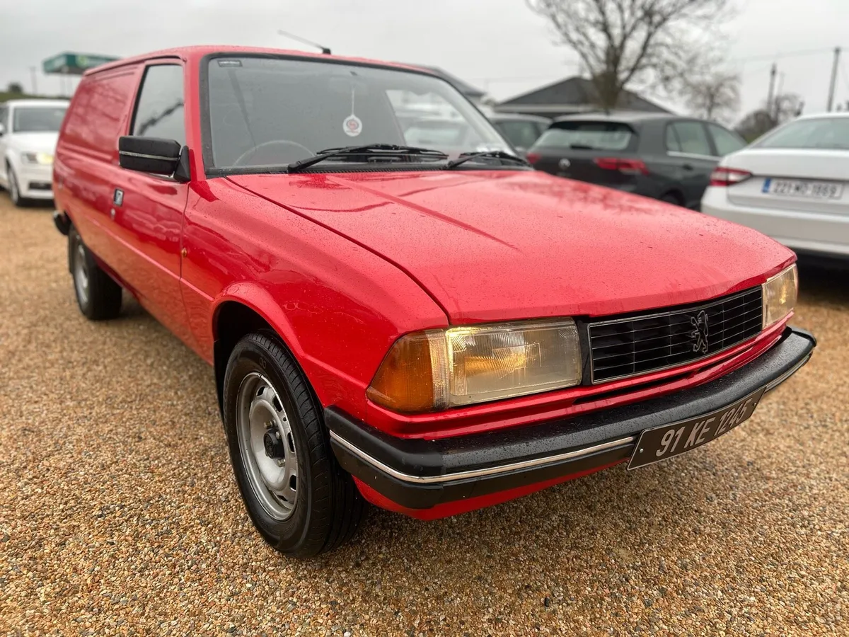 Peugeot 305 van - Image 1