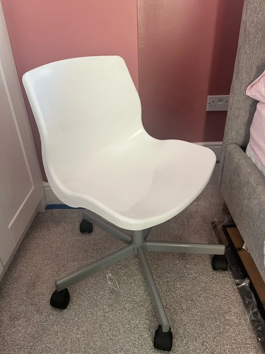 Desk chair - Image 1