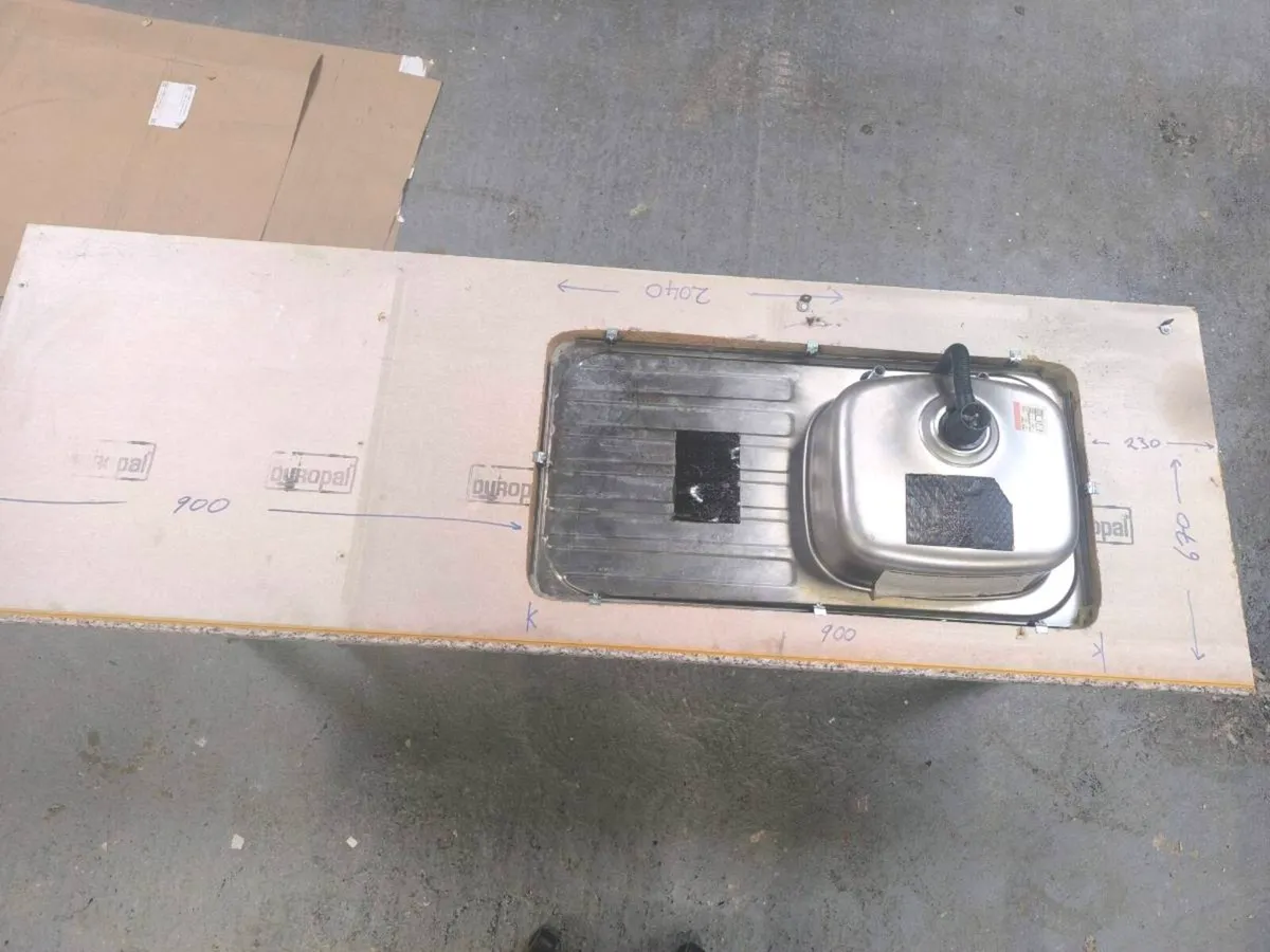 Kitchen sink taps and counter worktop - Image 2