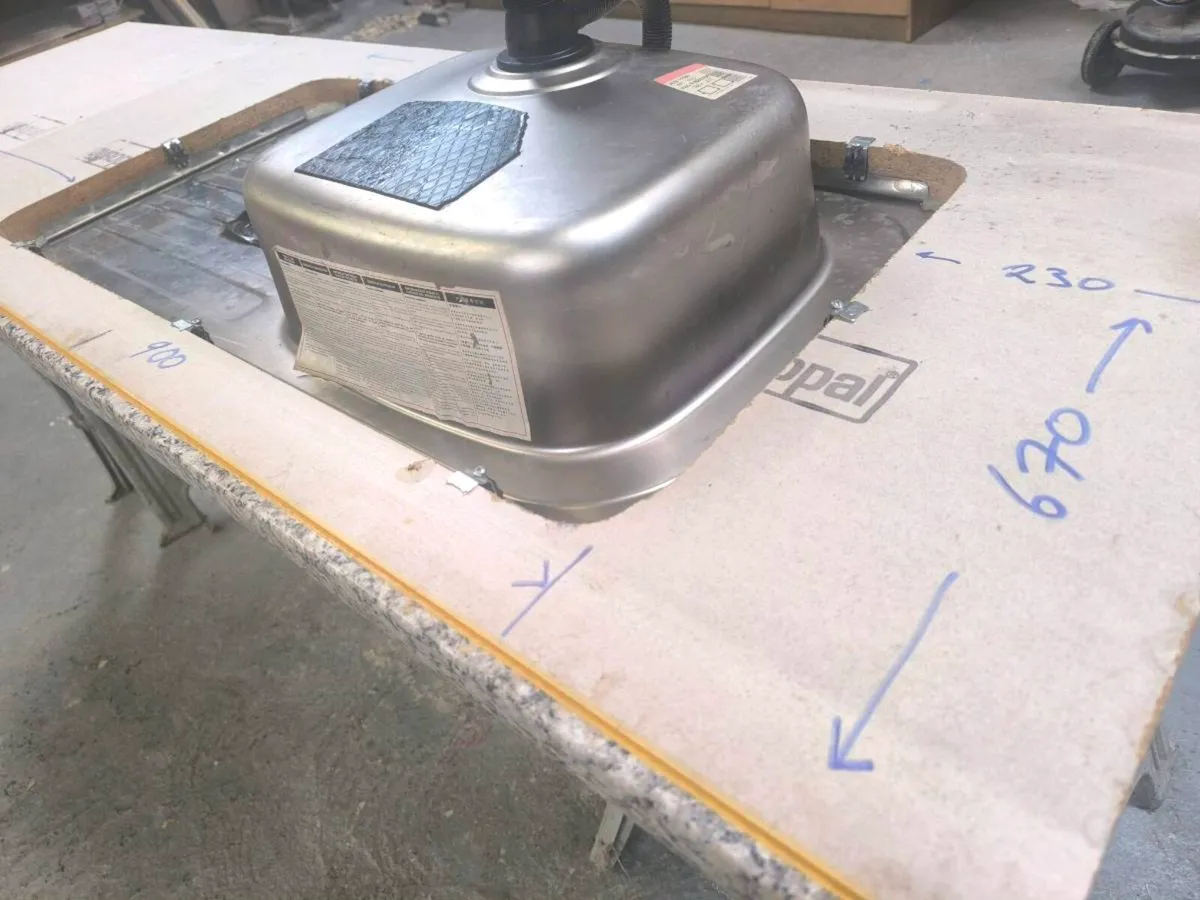 Kitchen sink taps and counter worktop - Image 4