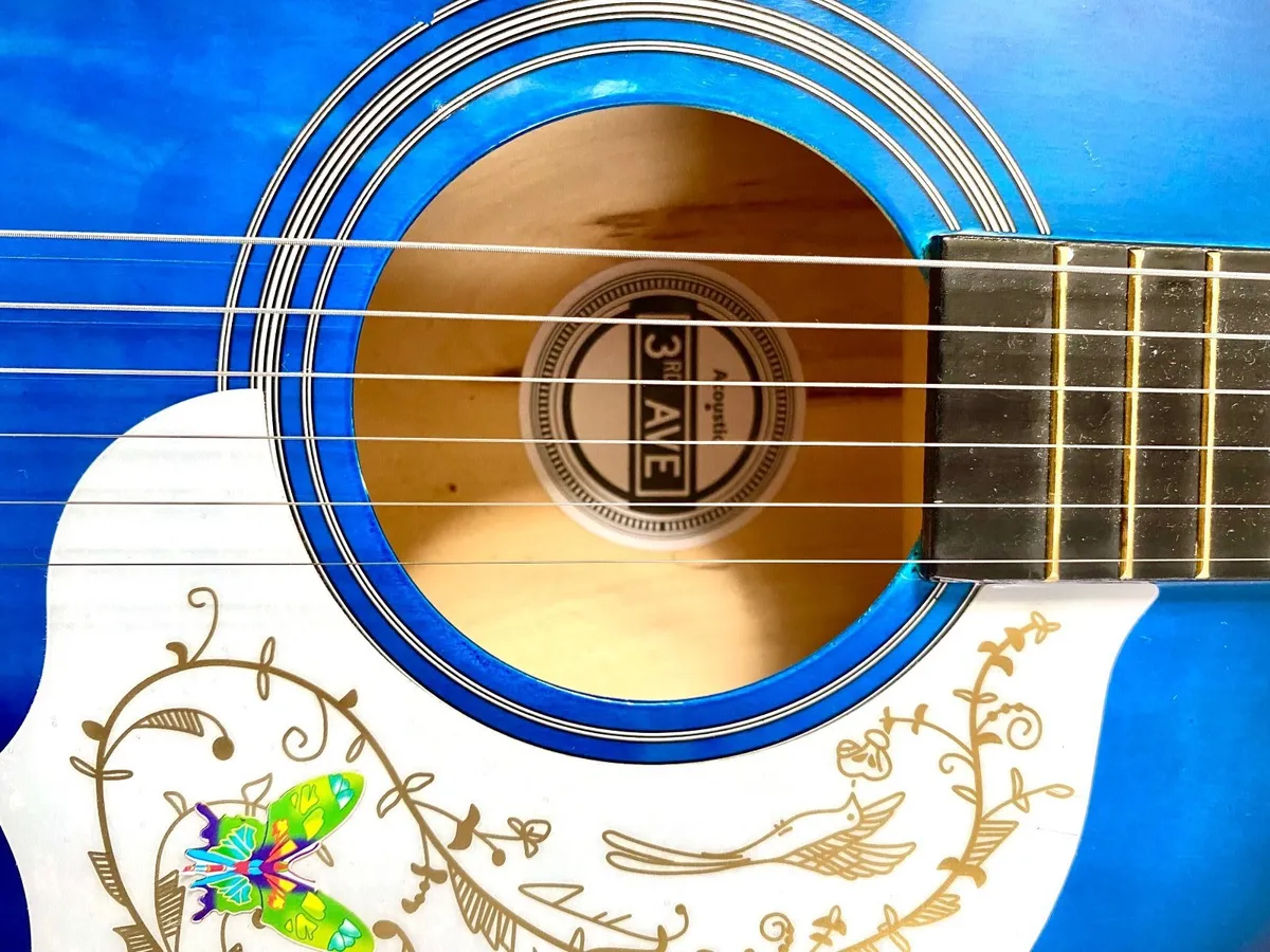 Guitar  acoustic - Image 1