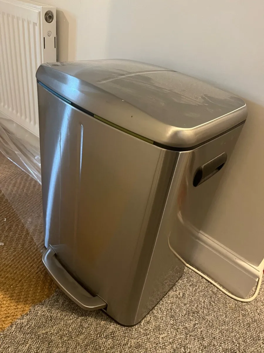 Bin - 2 sections - Image 1