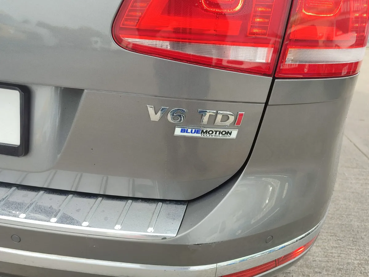 162 VOLKSWAGEN TOUAREG 5 SEAT COMMERCIAL - Image 4