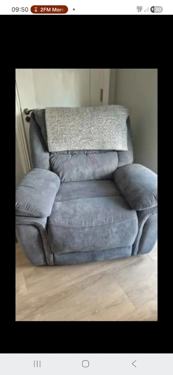 Armchair & footrest - Image 3