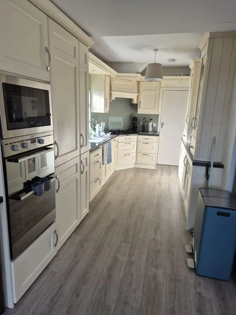 Full kitchen including appliances - Image 1