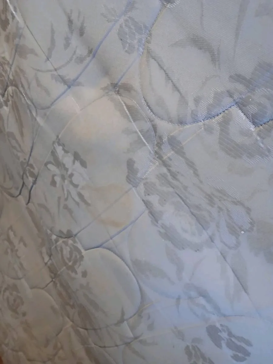 Double Matress 4' 6"As New - Image 4