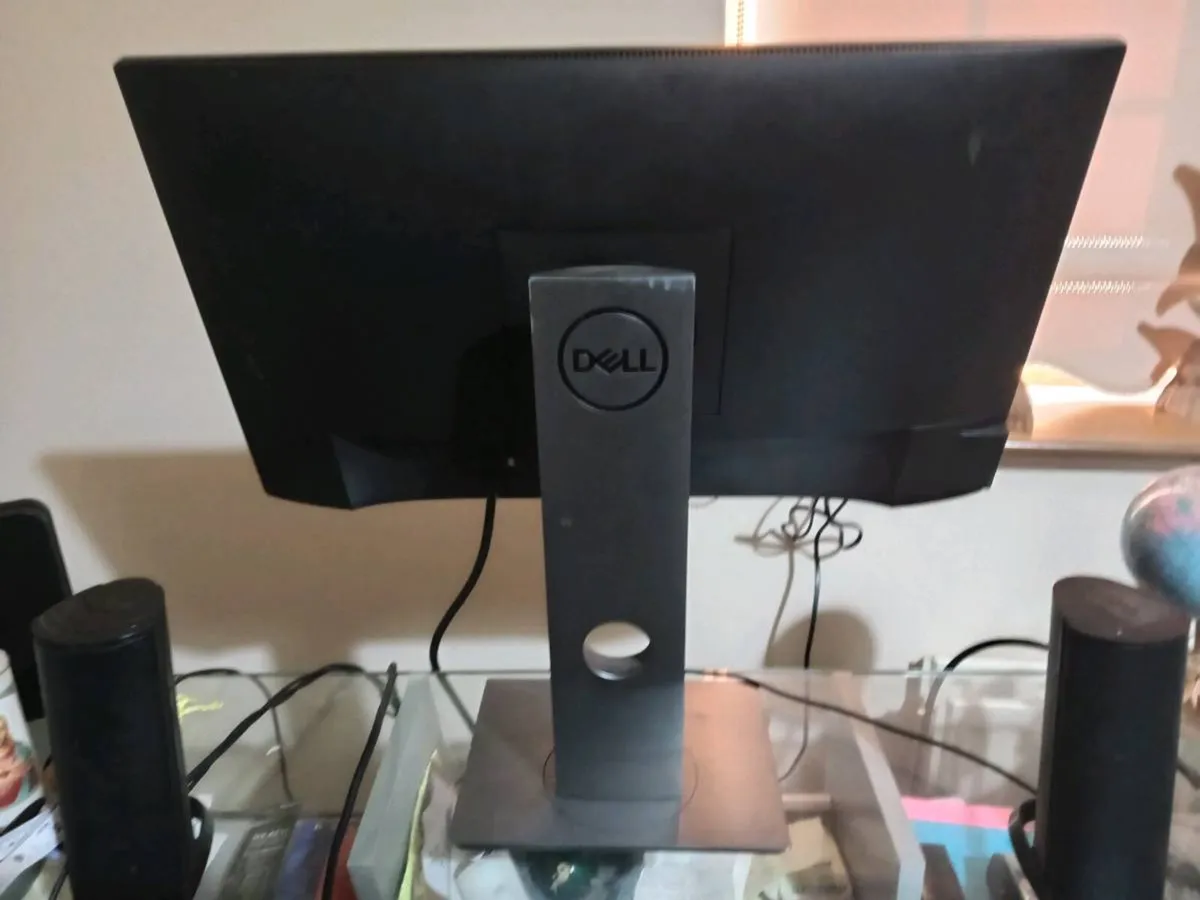 Dell Pro Plus Monitor HDMI, USB, DVA, PC/TV/GAMING - Image 4