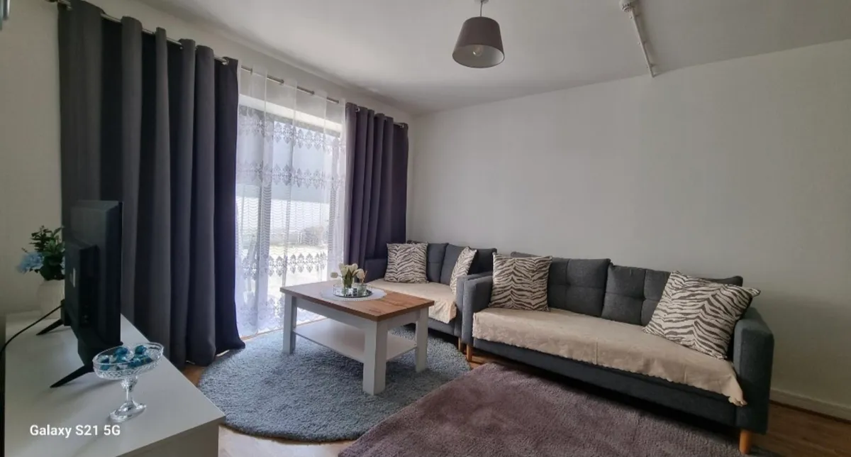 Sofa Set.        Like new - Image 1