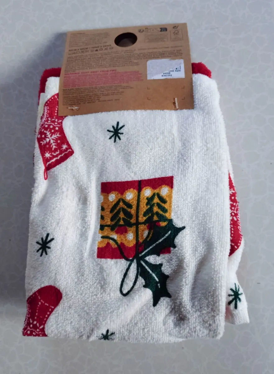 TWO CHRISTMAS, SANTA TEA TOWELS (NEW). - Image 3