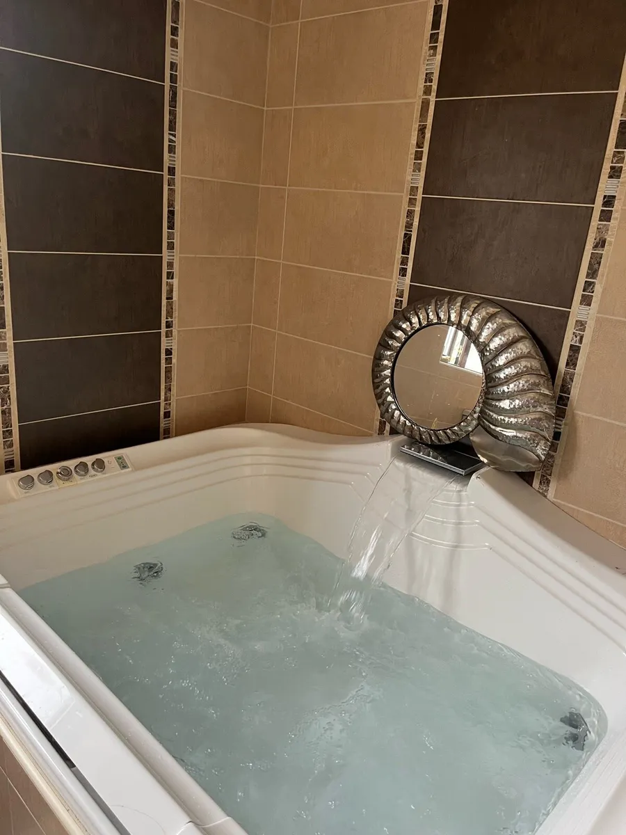 Jacuzzi whirlpool bath - Image 1