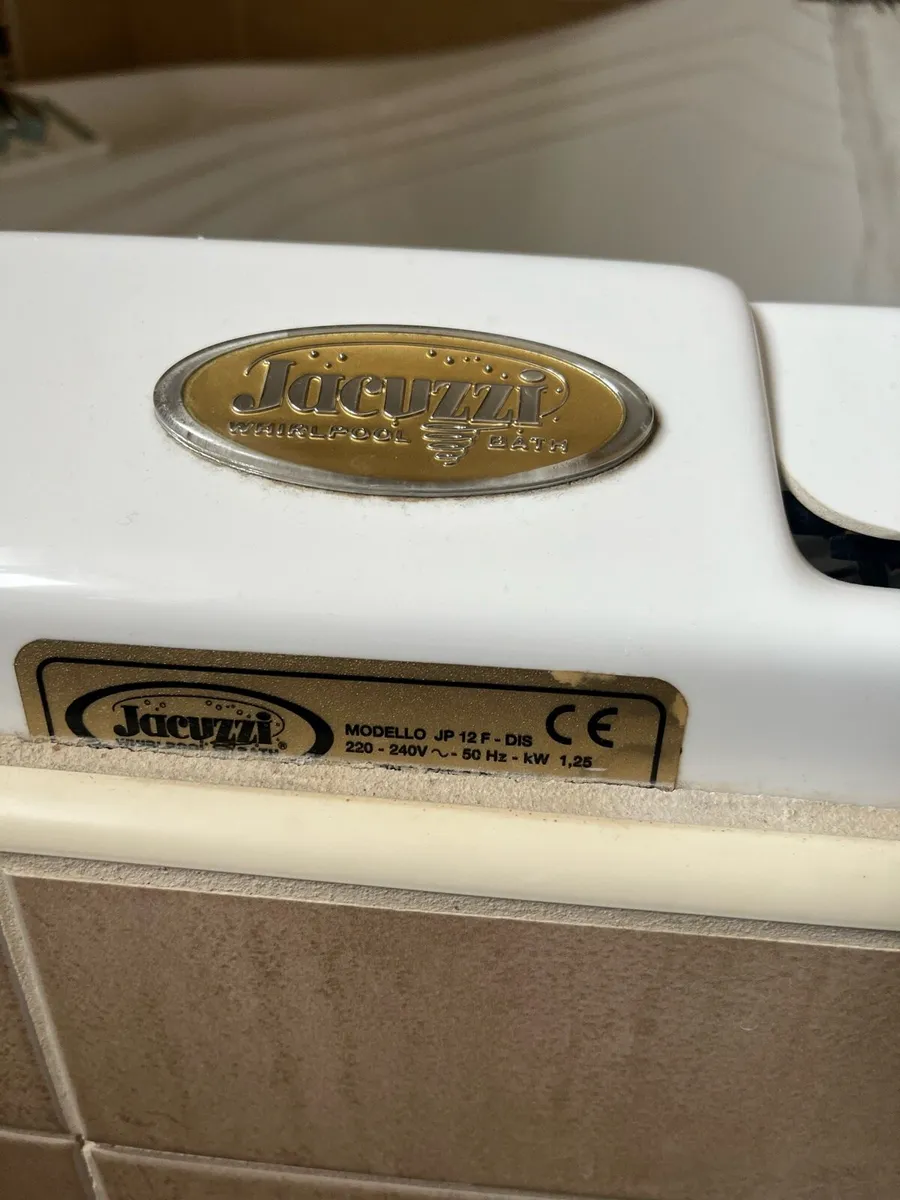 Jacuzzi whirlpool bath - Image 3