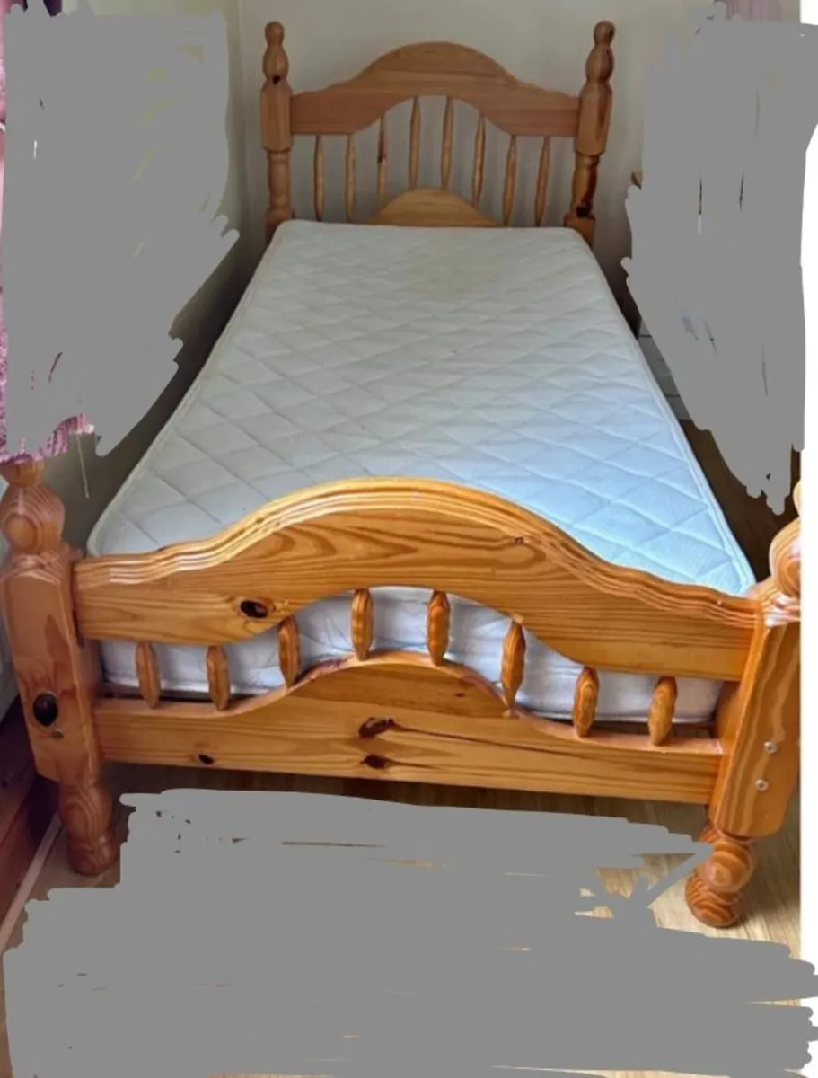 Single Pine bed with mattress and trundle bed - Image 1