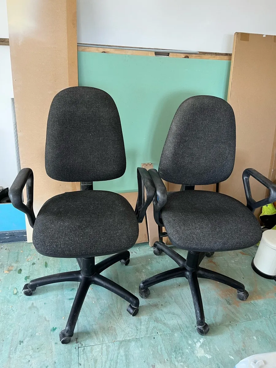 Swivel chairs - Image 1