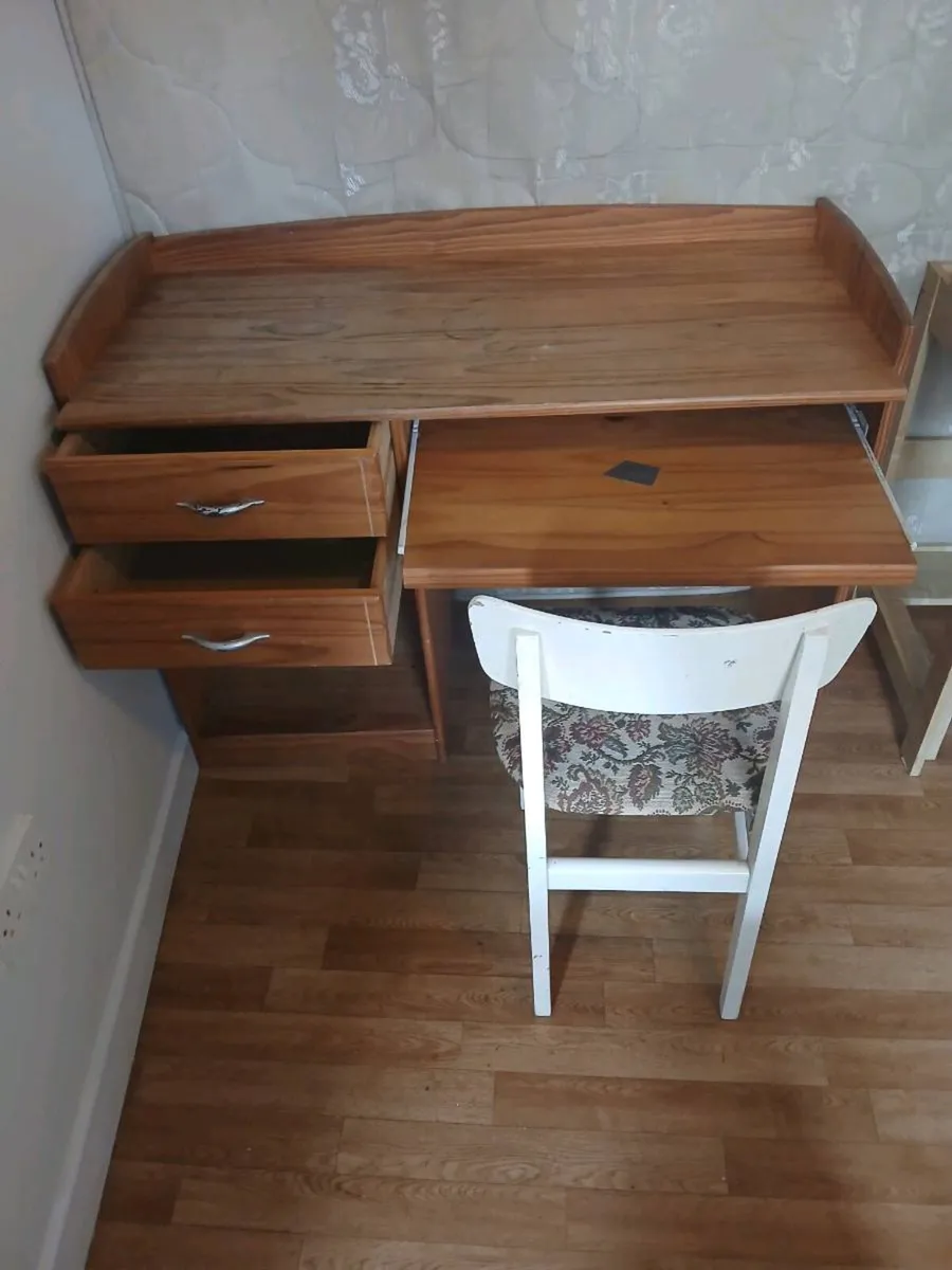 2 X Childrens Homework Desks & Chairs - Image 1