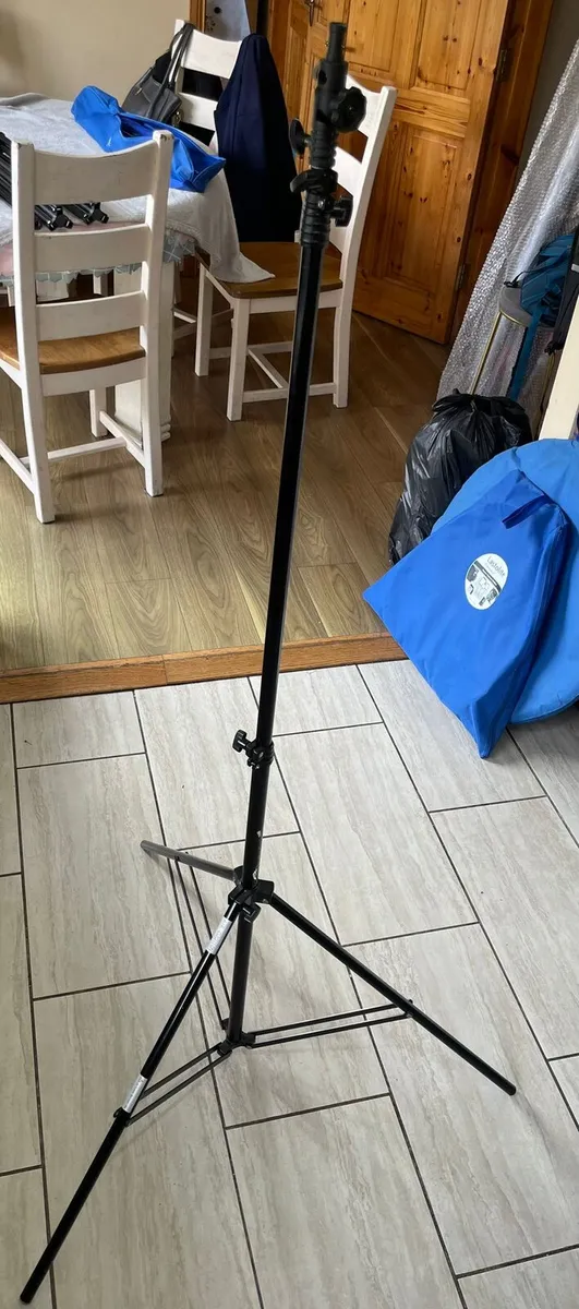 Tripods and crossbar for lighting and backgrounds - Image 2