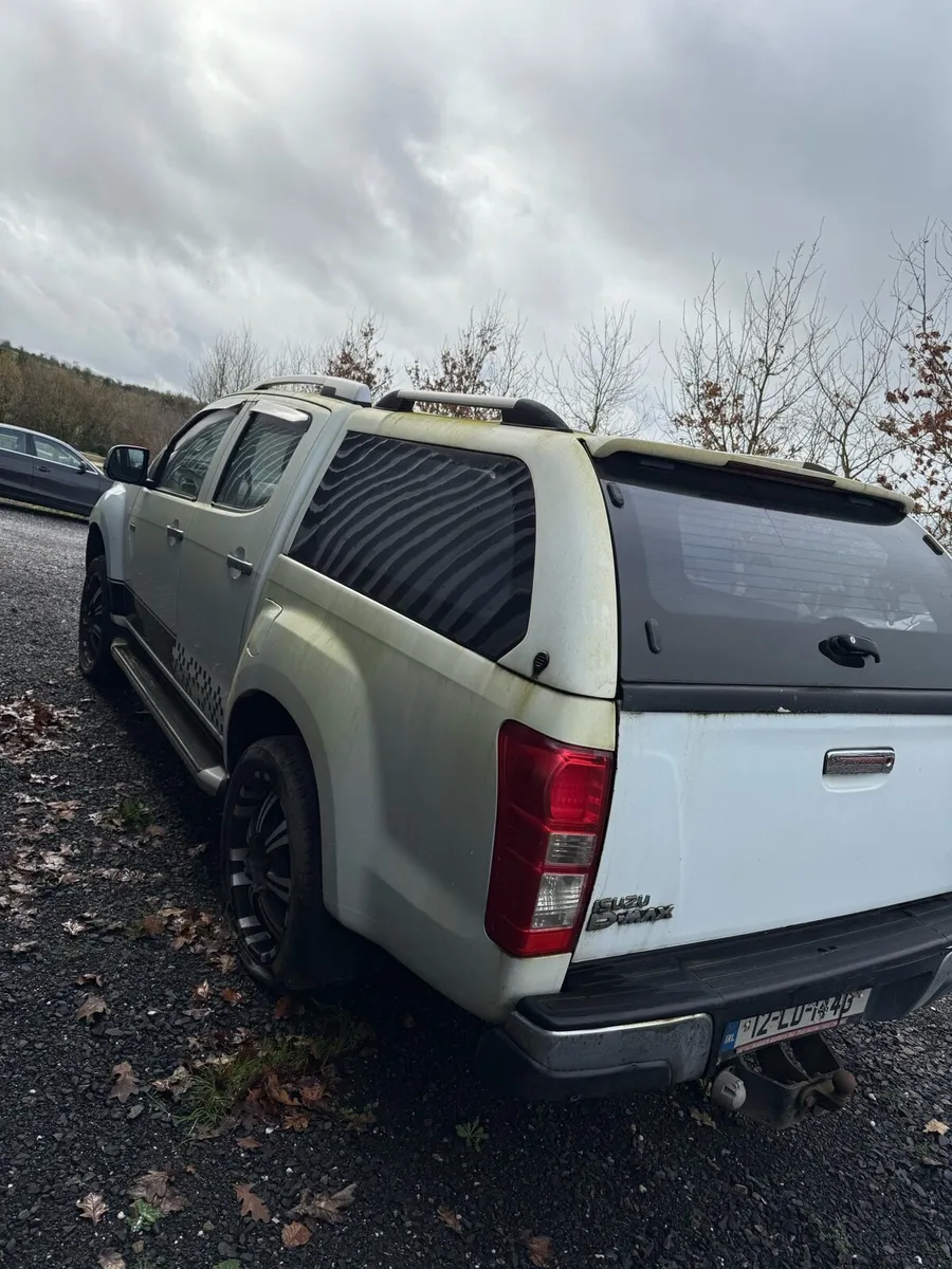 Isuzu d max 2012 - Image 2