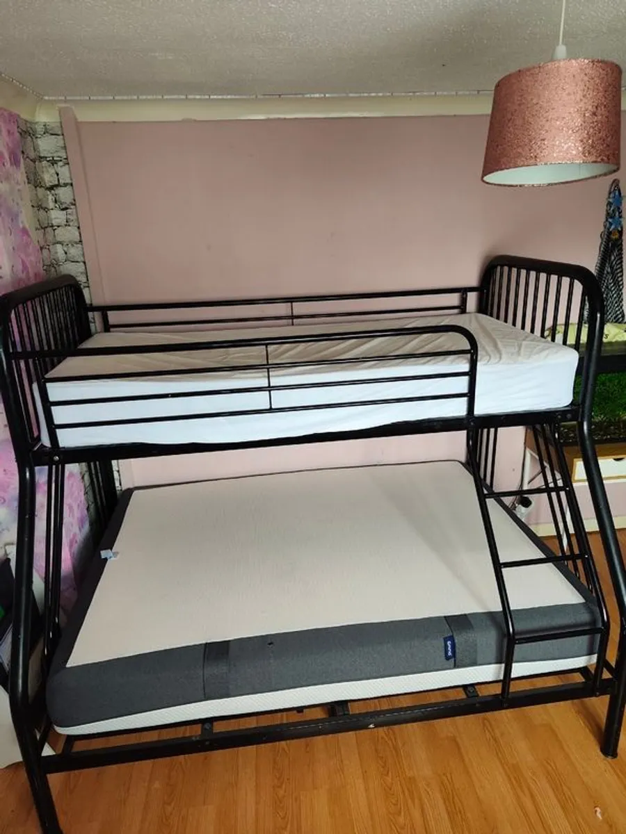 Triple bunk bunk bed with double in bottom and single on top - Image 2