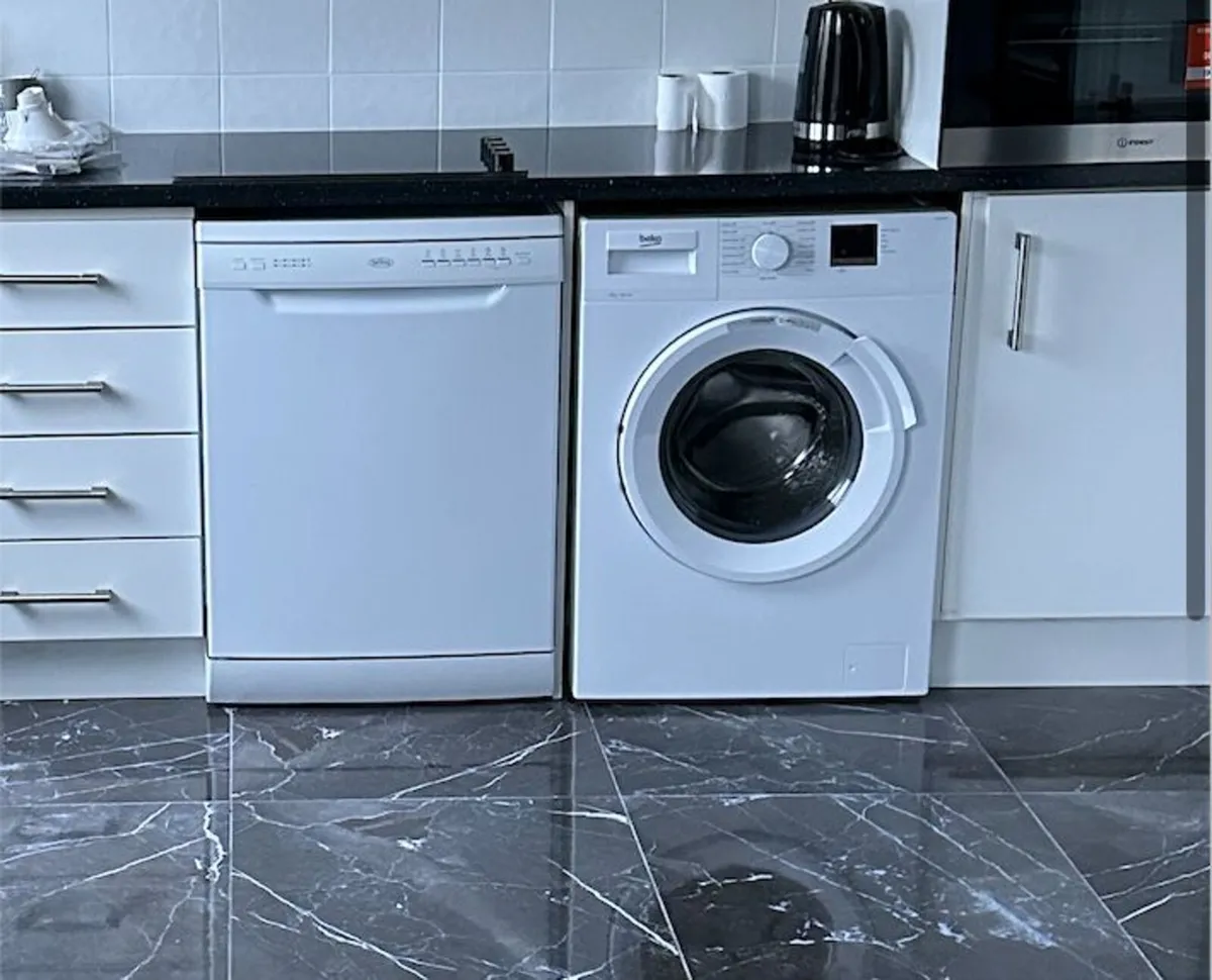 Beko B100 WTL82051W Washing Machine - Image 2