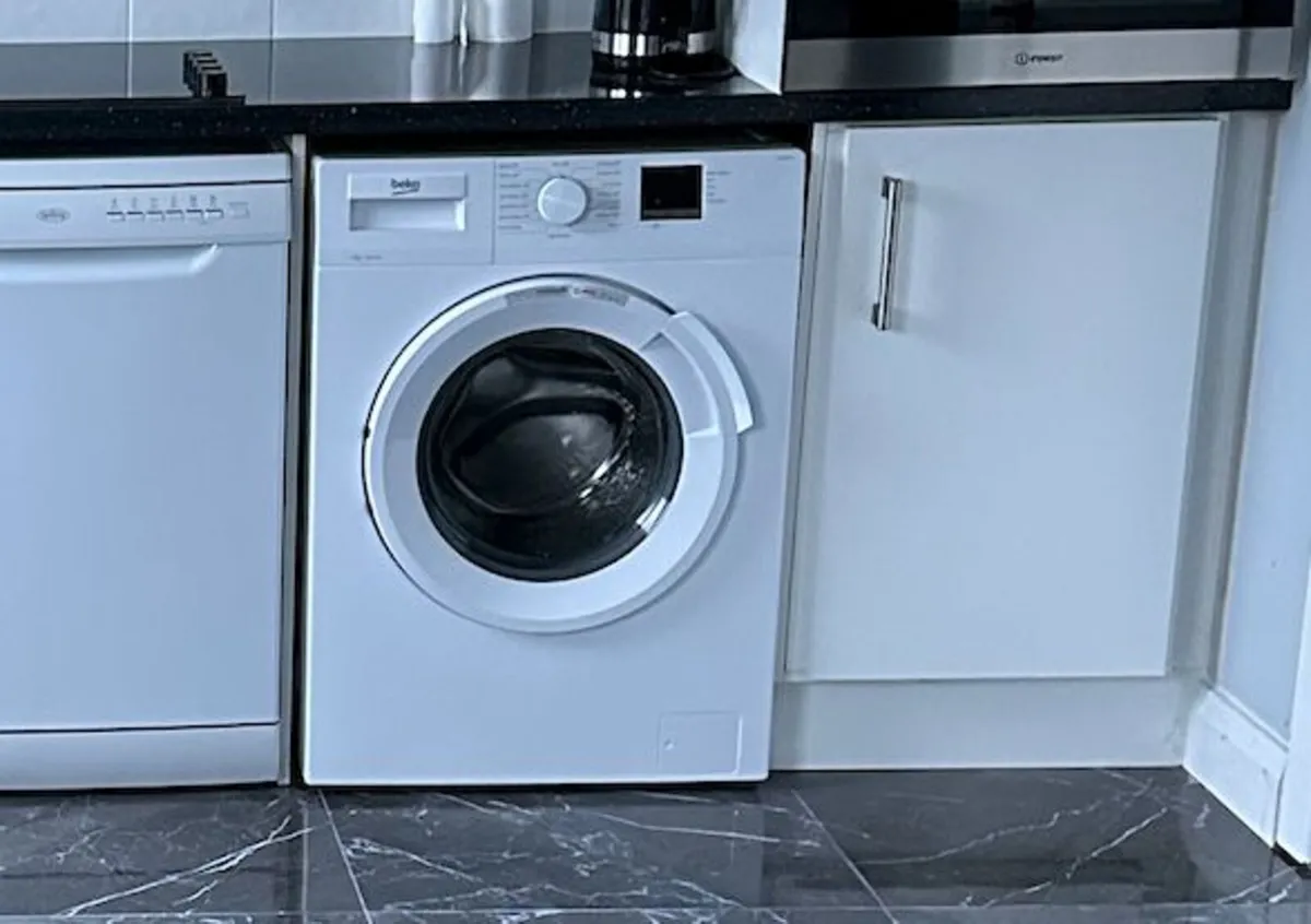 Beko B100 WTL82051W Washing Machine - Image 3