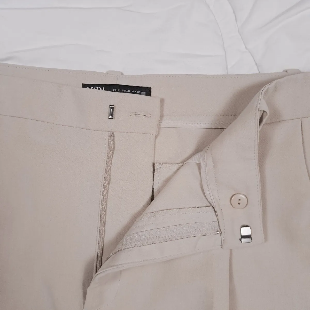 Zara Beige Off White Cropped Trousers Size XL - Image 3