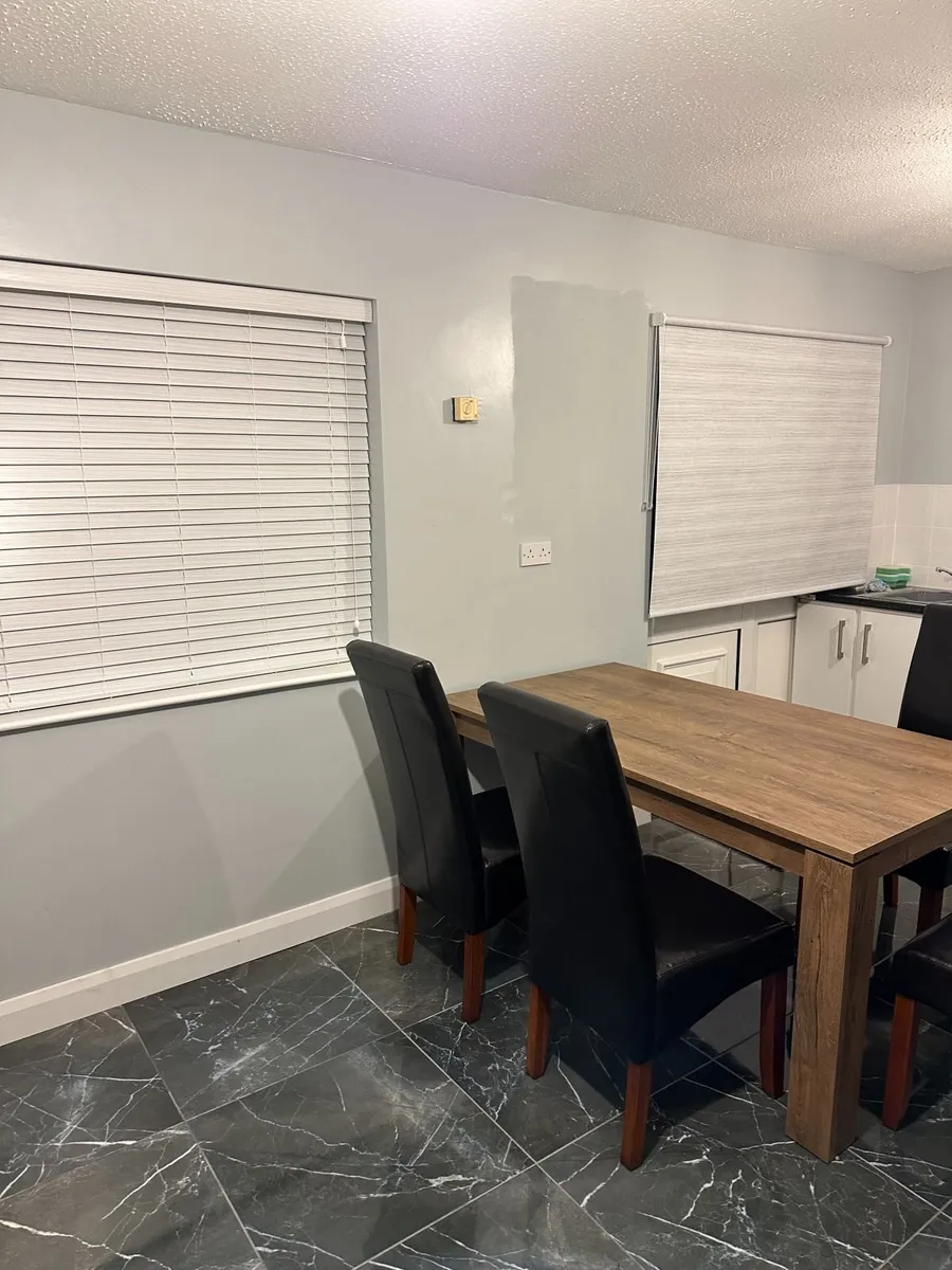 Dining Table and 4 Chairs Set Excellent Condition - Image 2